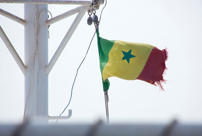 Gele, rode en groene vlag van Senegal in Dakar